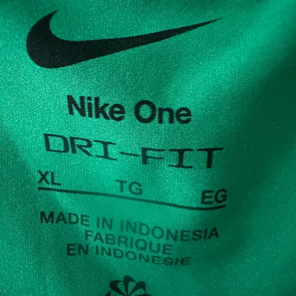 Nike‎ Dri-Fit Green Performance Crewneck Tee Women’s. Size XL